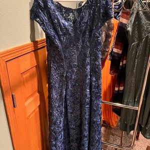 Alex Evenings Mother of the Bride/Groom dress. Size 14. Periwinkle Blue